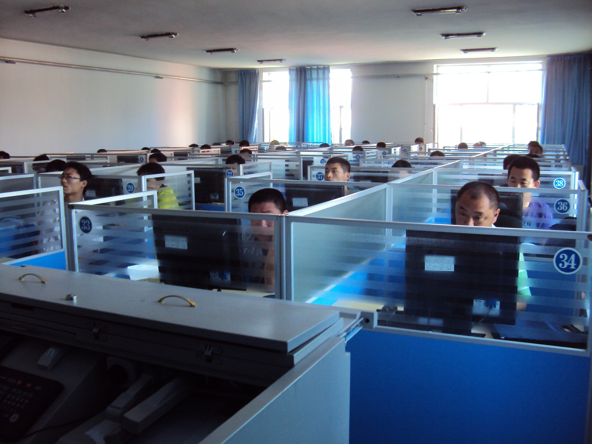 9学员当真听讲.JPG 9学员当真听讲.JPG